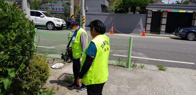 [흥남동]경로당 방역소독 실시.jpg