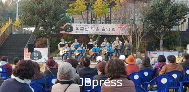 오금산 작은 음악회 개최 (1).jpg