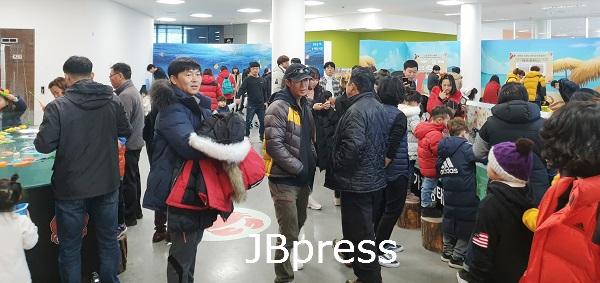 0103산림과-게판5분展 성황리 개막2.jpg