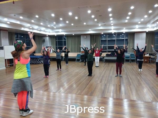 2-22 진안군, 건강 UP ZUMBA(줌바) 교실 ‘호응’ 1.jpg