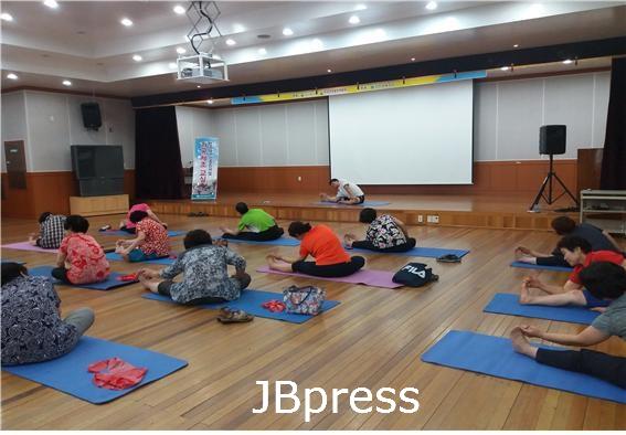 3-5 총명한 백세 기공체조교실로 건강한 노년 보내요 2.jpg
