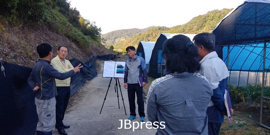 10-21 최성용 진안군수 권한대행, 현안 챙 기기 나서(마령면 인삼재배시설 현지확인).jpg