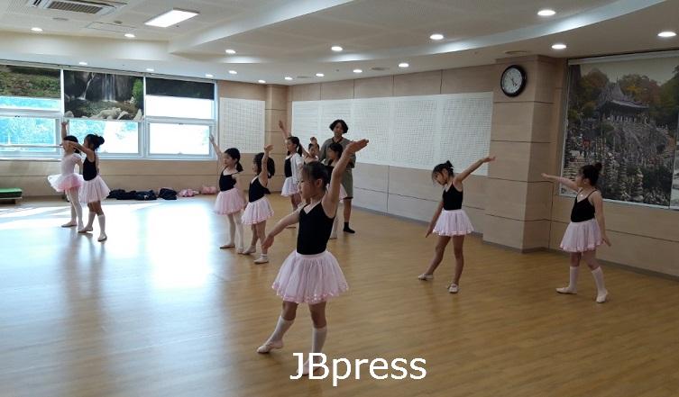 2-21 진안읍, 평생학습 프로그램 수강생 모집(발레교실 사진).jpg