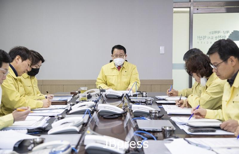 정헌율 시장, 지역사회 전파 확산 방지 총력 강조 (1).jpg