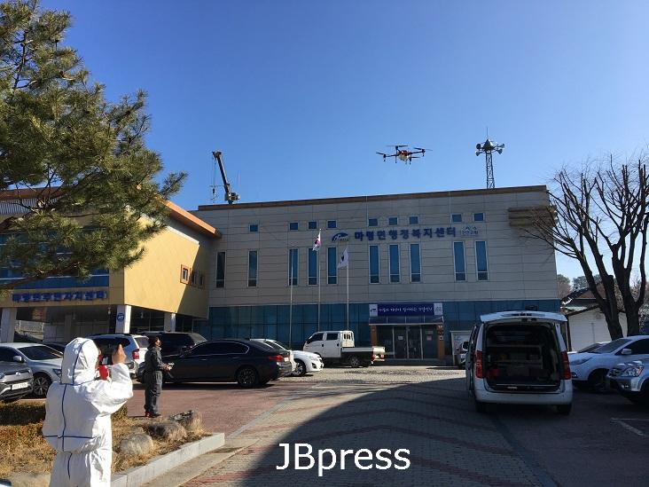 3-9 진안 마령면, 코로나19 예방 드론소독.jpg