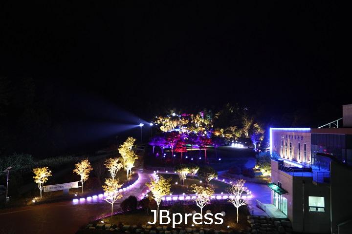 5-4 마이산 산책 명소 소개(산약초타운 별빛소리정원 전경).jpg