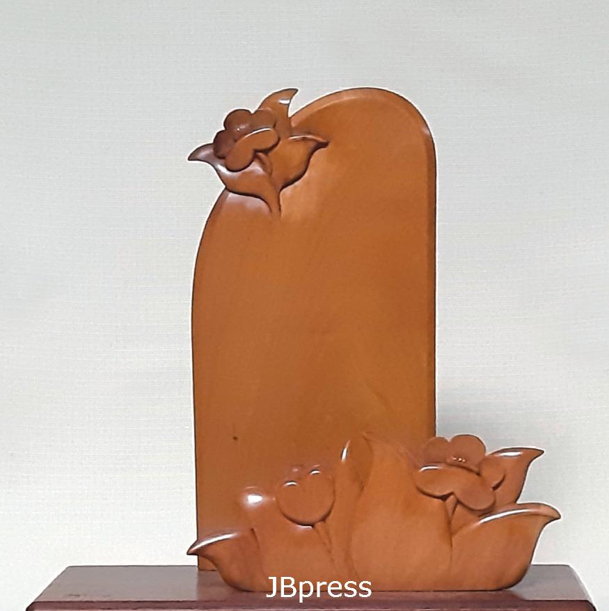 곽대웅(목칠공예), 봄소식(편지꽂이), 은행나무, 돌배나무, 랜가스, 295x137x293mm, 1995.jpg