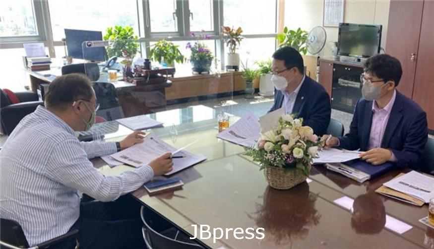 정헌율 시장, 농림축산식품부 방문.jpg