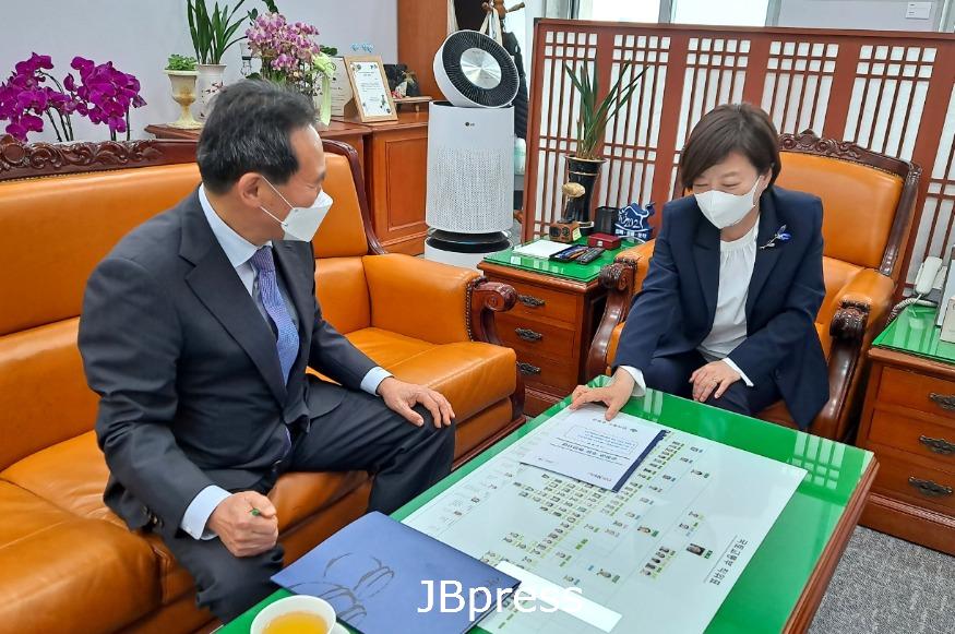순창0527-황숙주순창군수국가예산확보국회국토교통위원장진선미의원.jpg