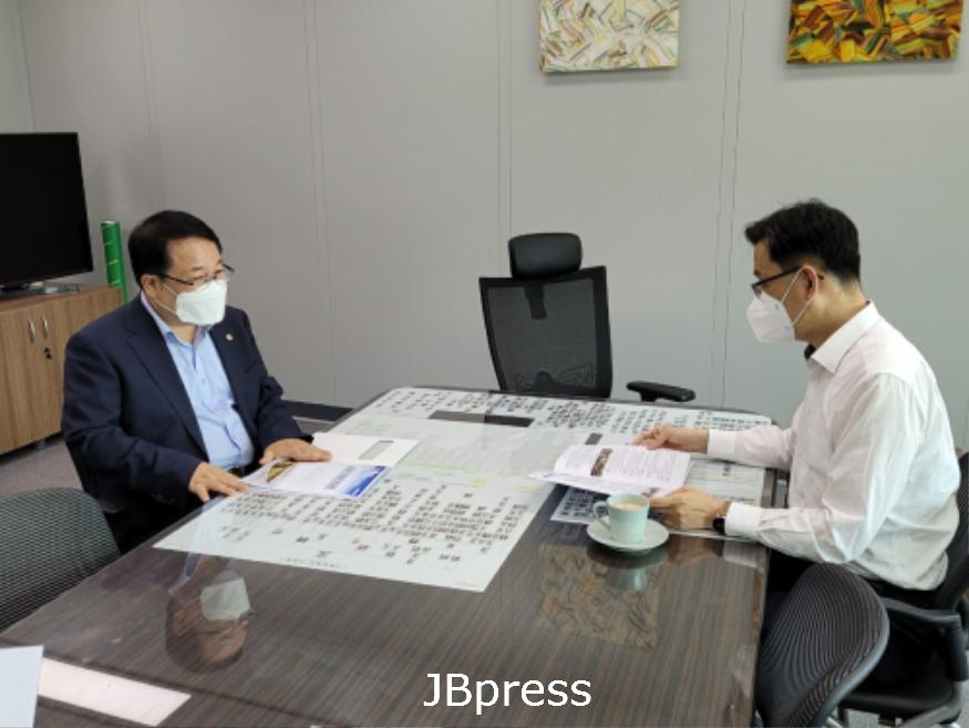 2 정헌율 익산시장 국가예산확보_한훈 차관보.jpg