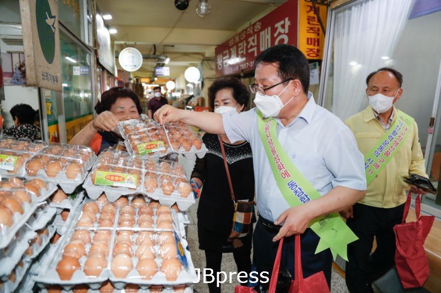 익산시 “추석 명절 전통시장 장보 기로 따뜻한 정 나눠요”3.jpg