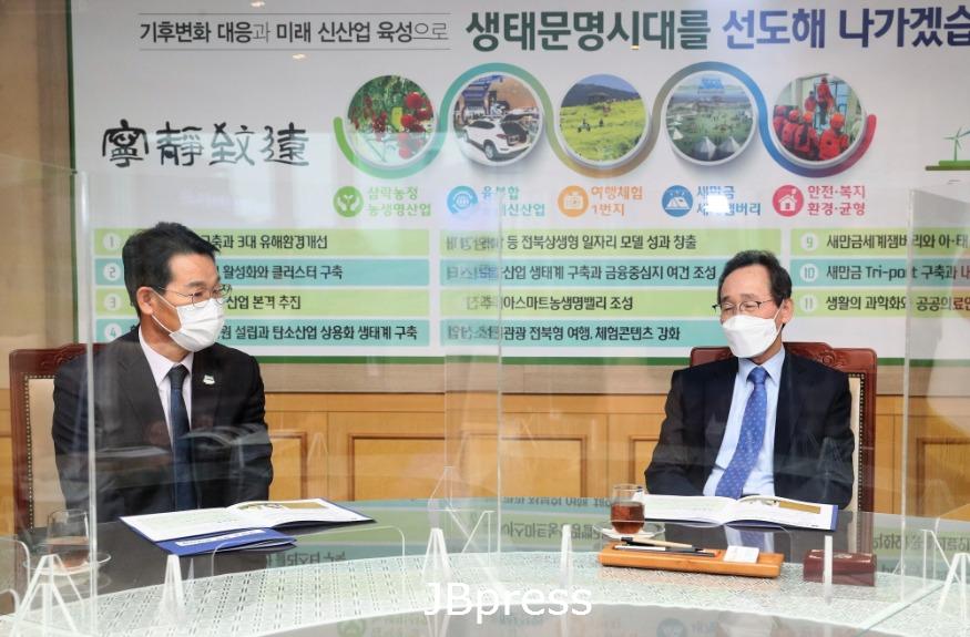 권익현부안군수_송하진전북도지사만나강력건의'벼병해충피해농업재해인정되야'(1) (1).JPG