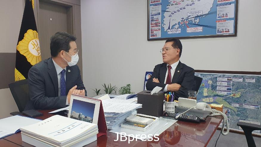 권익현부안군수_내년도국가예산확보총력(정운천의원).jpg