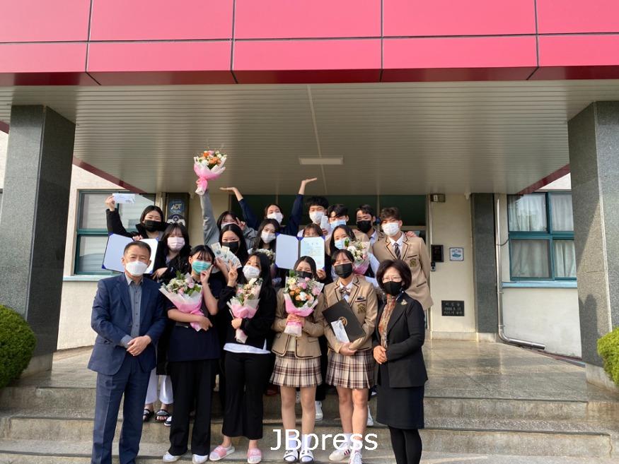 건강생활과-남원시청소년흡연예방공모전전지적금연시점수상작발표(1).jpg