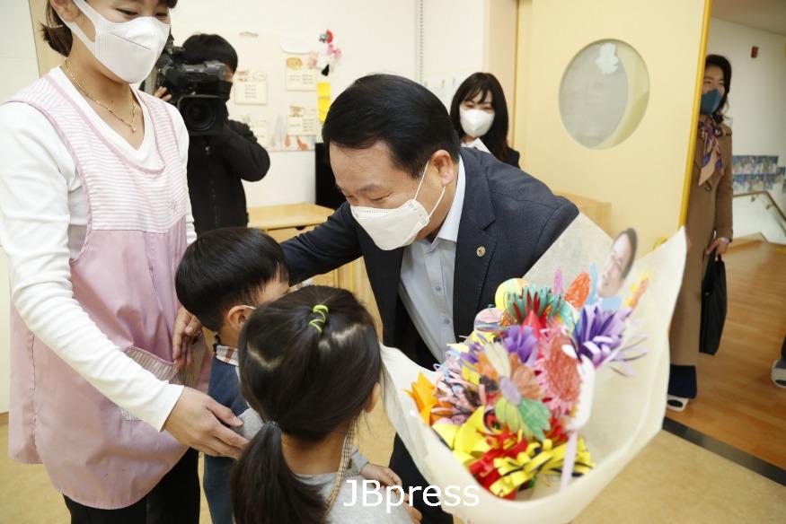 정헌율 시장, 아동학대 예방 안심보육환경 직접 챙긴다 (2).JPG