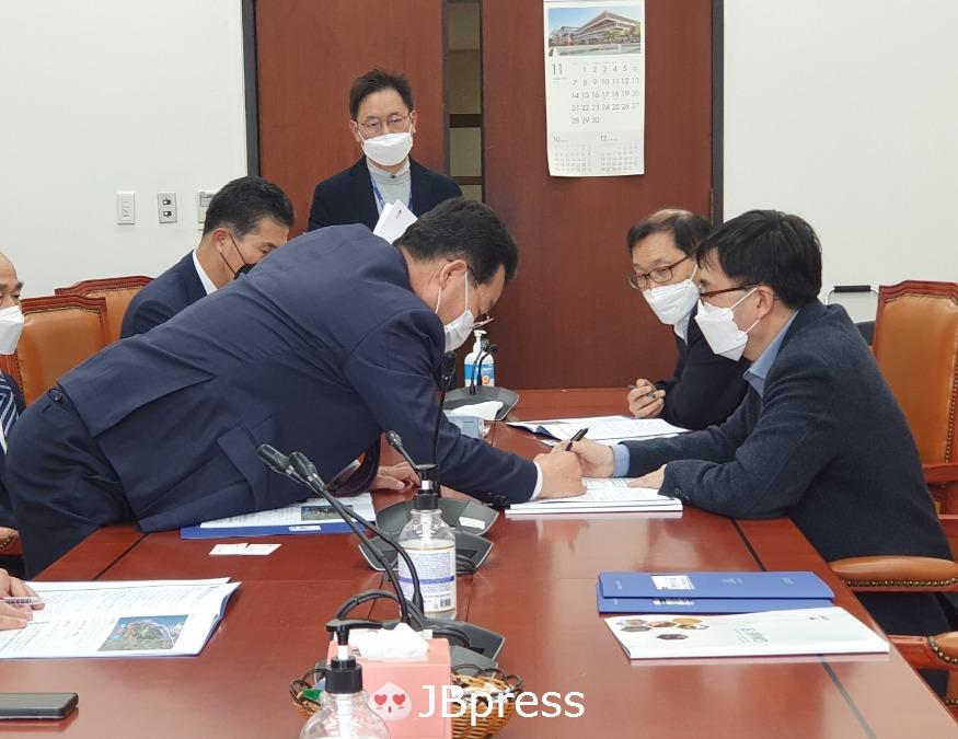 기재부경제예산심의관·사회예산심의관만나예산반영협조건의(1) (1).jpg