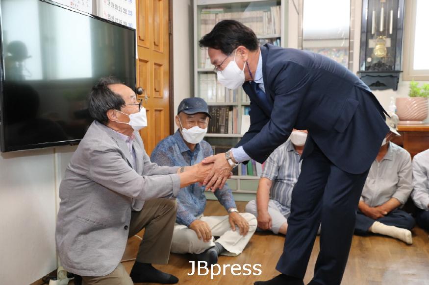 [크기변환]심덕섭고창군수경로당방문(3).JPG