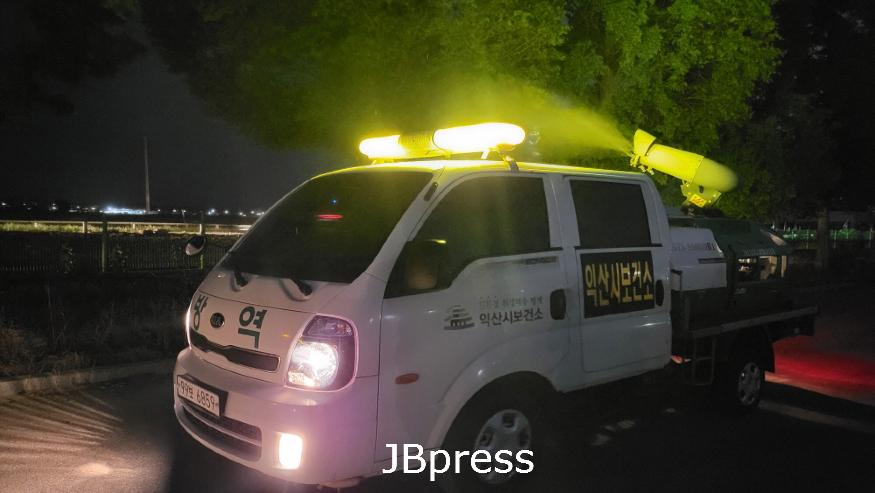 익산시보건소, 야간방역으로 해충 박멸 나서 (2).jpg