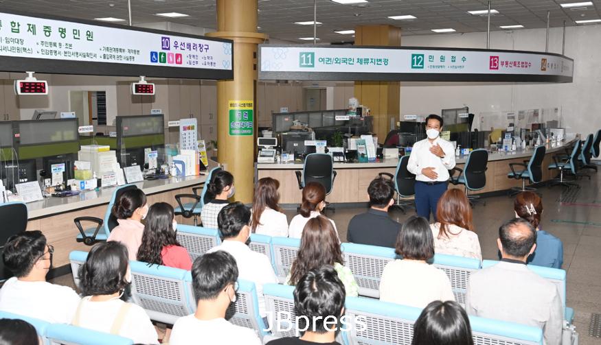 0720민원과-친절어렵지않아요남원시장과함께하는친절교육(2).jpg