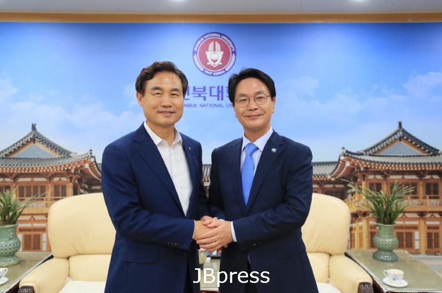 [크기변환]심덕섭고창군수-김동원전북대총장간담회.jpg