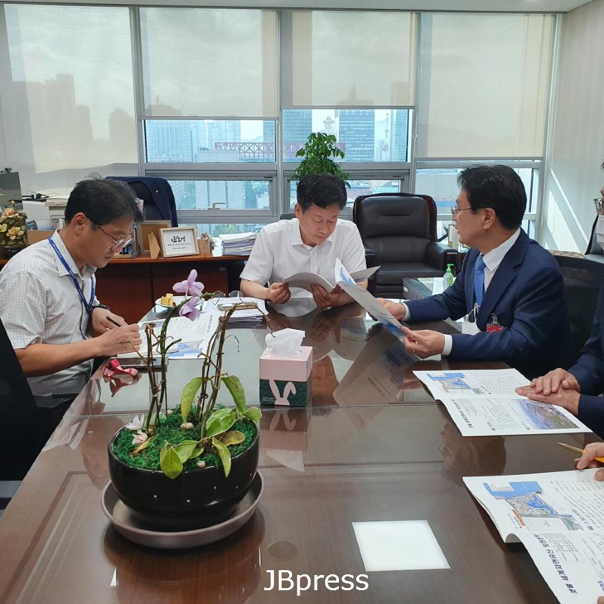 심덕섭고창군수_국회방문(안호영의원면담).jpg