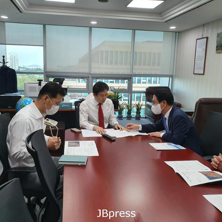 심덕섭고창군수_국회방문(이용호의원면담).jpg