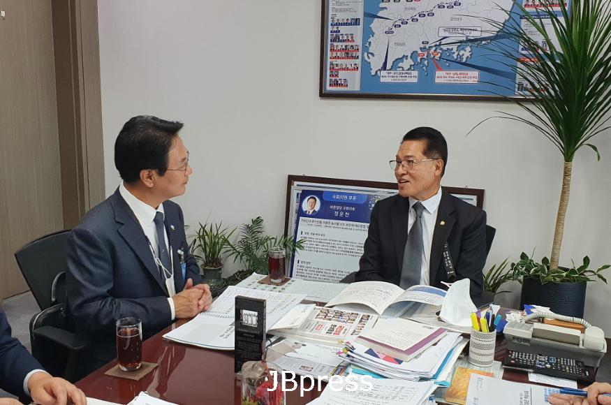 심덕섭고창군수_국회방문(정운천의원면담).jpg