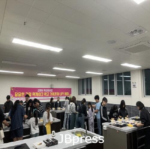 0507(가족복지과)과일 떡케이크 만들기 체험 행사 추진.jpg