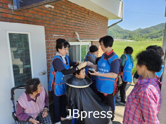 농주모 염색봉사 3.jpg