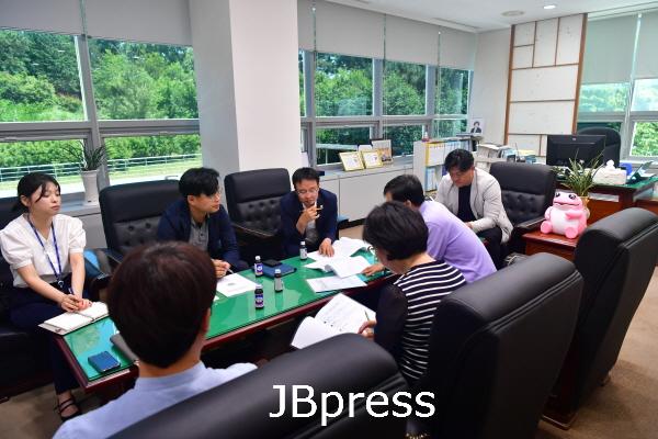 완주군의회 김재천 의원  전북하이텍고와 지역사회 상생방안 논의.JPG