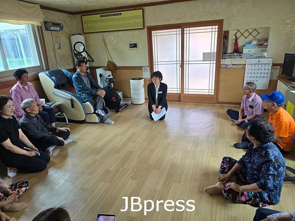 0709황산면장 경로당 방문 소통행정 시작.jpg