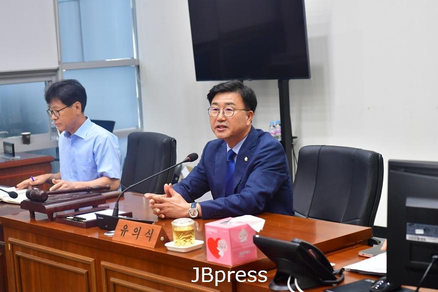 완주군의회 유의식 의장, 사무국 직원들과 소통 간담회 가져 (1).JPG