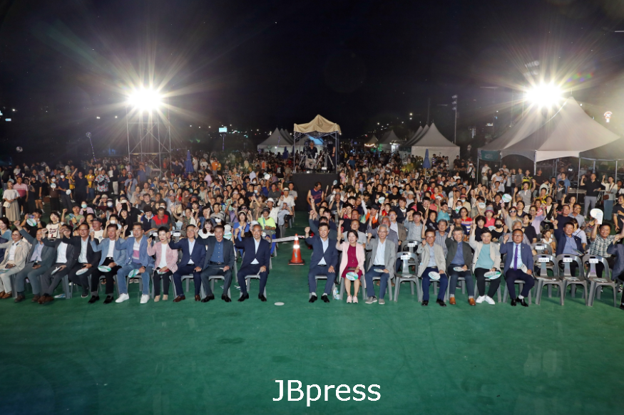 0715 “HOT한데 COOL하다!” ‘2024 정읍 물빛 축제’ 정읍천 어린이축구장 일원에서1.png