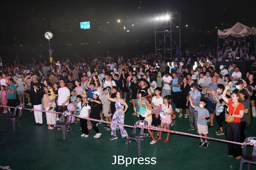 0715 “HOT한데 COOL하다!” ‘2024 정읍 물빛 축제’ 정읍천 어린이축구장 일원에서3.png