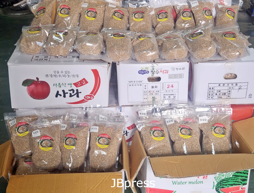 0717 민주영농조합법인 조유정 대표, 공유냉장고에 통밀쌀 394kg 기탁.png