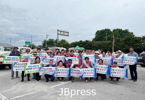 0724 생활개선 정읍시연합회, 영농폐기물 수거·탄소중립 캠페인 실시 (2).jpg