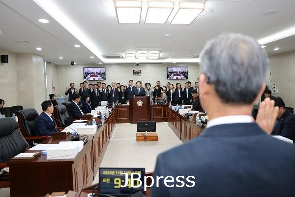 [사진] 241114 행정사무감사 돌입.JPG
