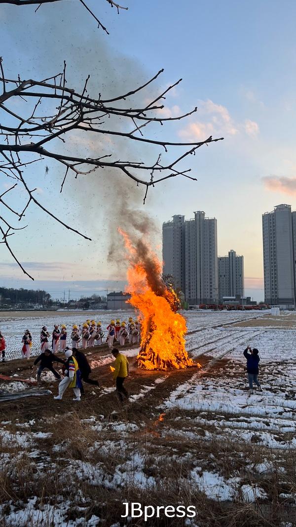 달집 태우기 (지난 주말) (2).jpg