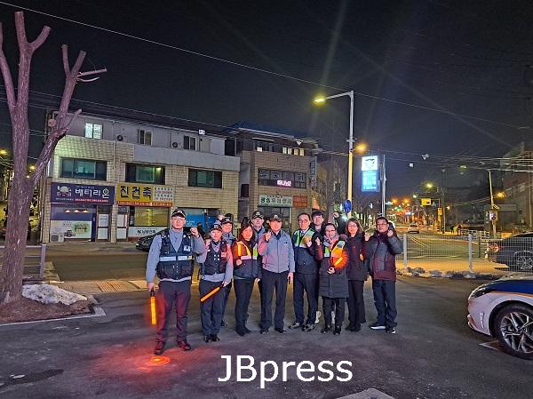 250212 시민경찰과 금은방 합동순찰(사진).jpg