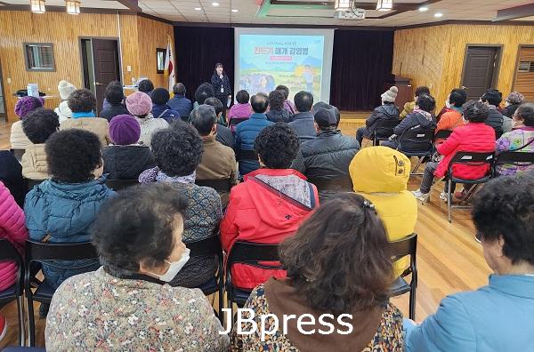 부안 계화면, 노인사회활동지원사업 참여자 대상 찾아가는 이동결핵검진 실시.jpg