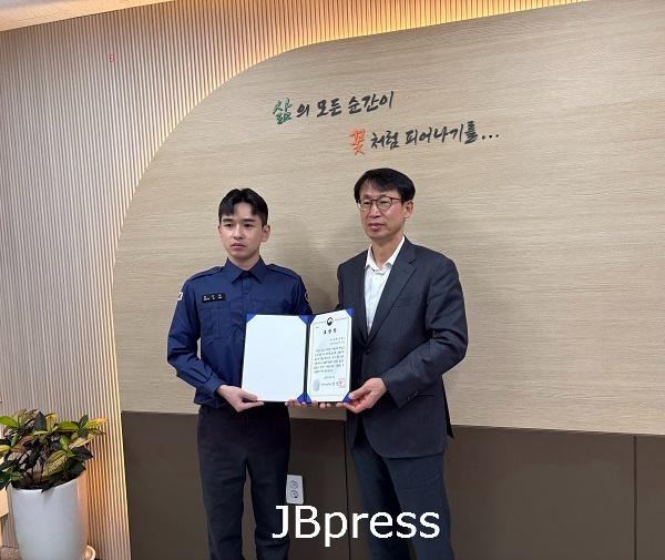 (사진) 20250409 전북병무청, 2025년 상반기 자랑스러운 'HERO' 선발 표창.jpg