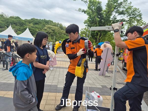 어린이날 소방체험(전주 어린이 창의체험관 야외공연장) (4).jpg