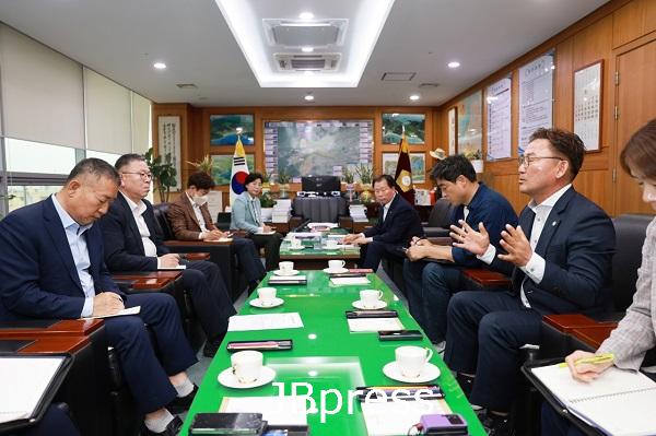 [ 보도자료 사진] 250509 부안군의회, 자율방범대와 소통 간담회 개최 (2).jpg