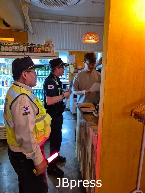 250523 자율방범대 군부대.유명인 사칭 노쇼 사기 예방활동(화산).jpg